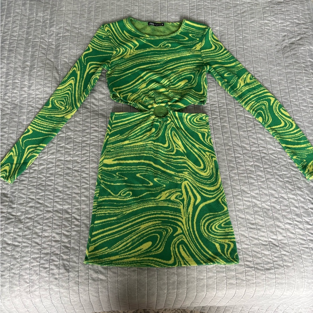 Zara Vibrant Green Swirl Long Sleeve Dress